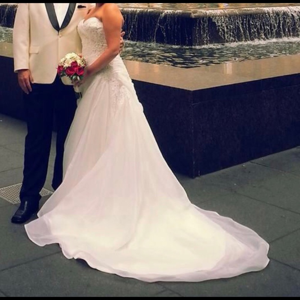 2,200 wedding dress. Worn once w/ excellent energy
